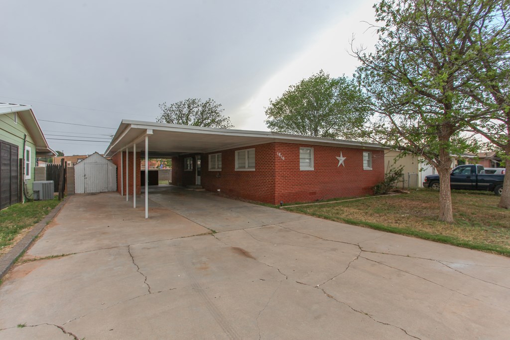 1810 Benton St, Big Spring, Texas image 2