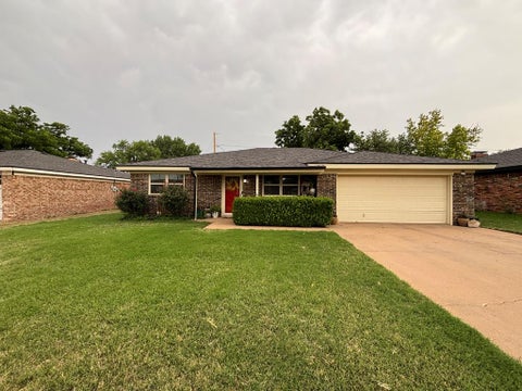 Homes For Sale - 3402 43rd St<br/> Snyder, TX 79549