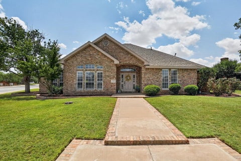 Homes For Sale - 5601 Ashwood Court<br/> Midland, TX 79707