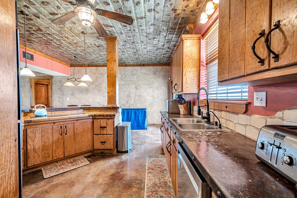 10500 E County Rd 90, Midland, Texas image 22