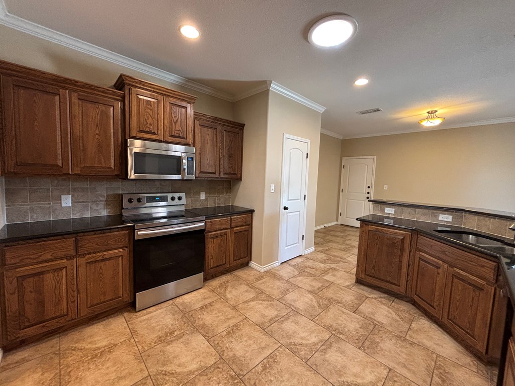 4304 San Pedro Court, Midland, Texas image 6