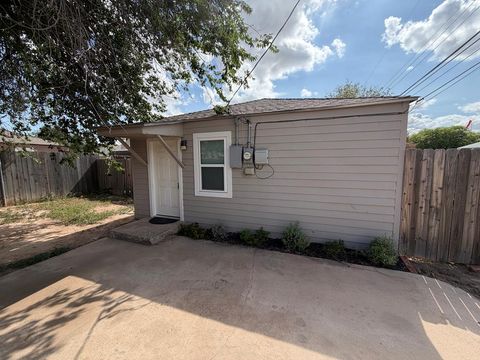 Multifamily For Rent - 710 Storey Ave #BACK HOUSE<br/> Midland County, Midland, TX 79701