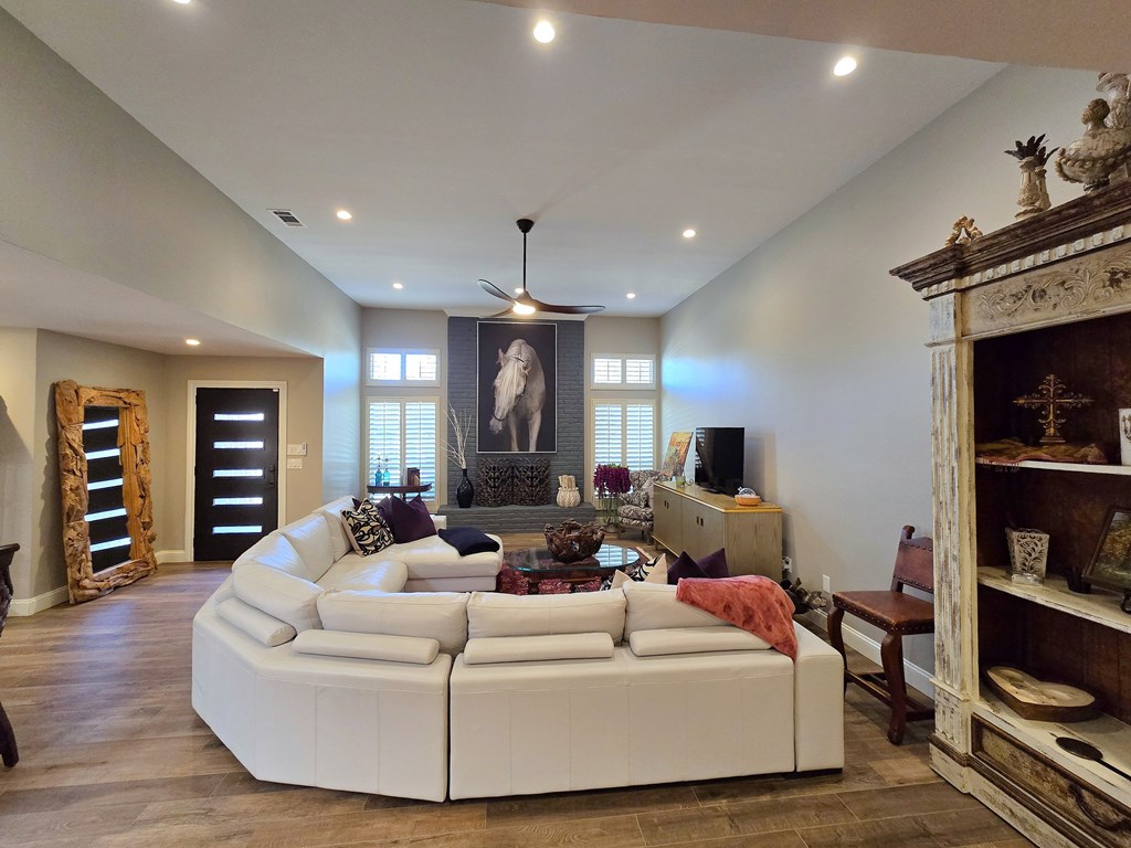 1909 N D St, Midland, Texas image 6