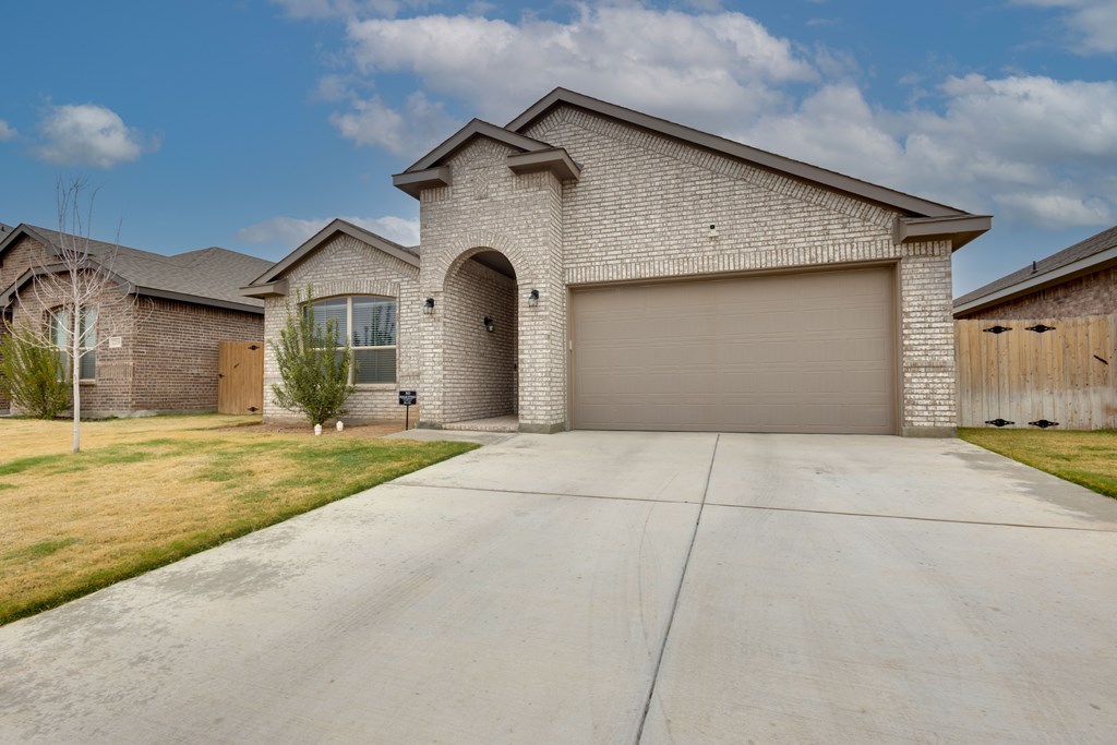 3206 Mearns Ct, Midland, Texas image 2