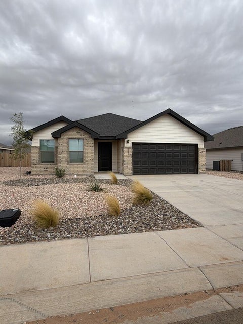 Homes For Rent - 8207 E County Rd 115<br/> Midland, TX 79706