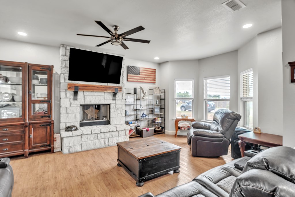 602 Frank Davis Ave, Coahoma, Texas image 3