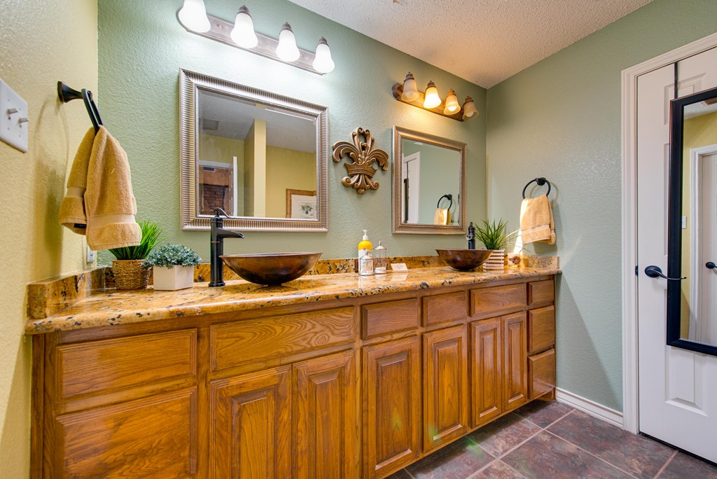 1002 Godfrey St, Midland, Texas image 25