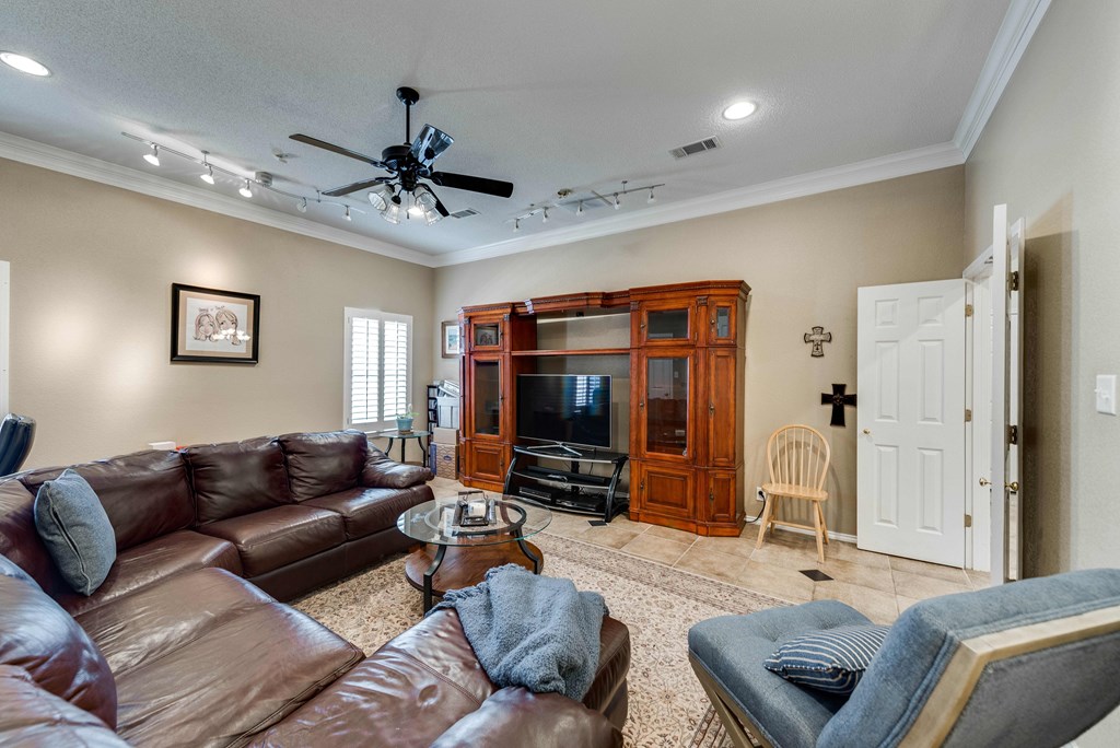 2106 Deeanna Lane, Midland, Texas image 12