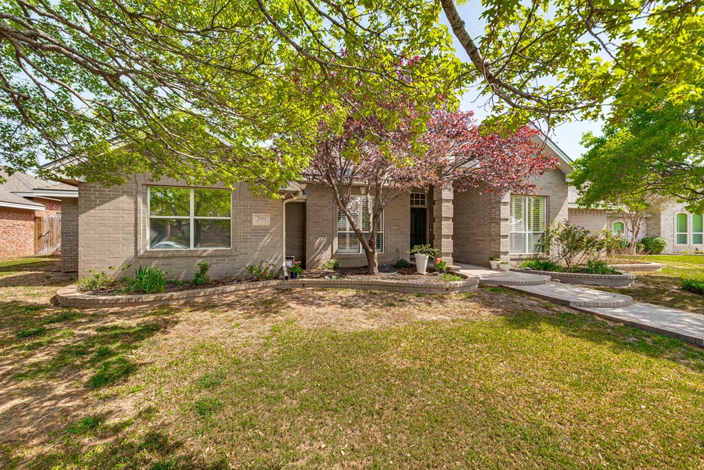 2106 Deeanna Lane, Midland, Texas image 2