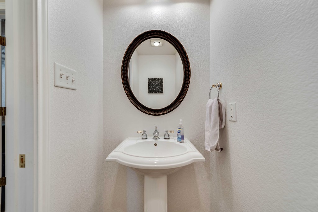 2106 Deeanna Lane, Midland, Texas image 17