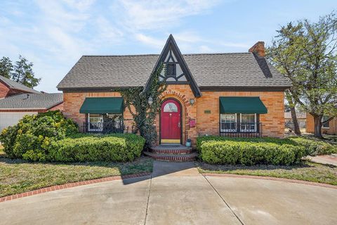 Homes For Sale - 807 W Kansas<br/> Midland, TX 79701