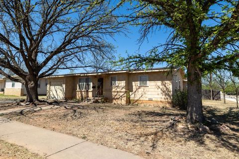 Homes For Sale - 2301 40th St<br/> Snyder, TX 79549