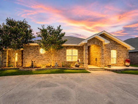 Homes For Sale - 6005 Nottingham Lane<br/> Midland, TX 79707