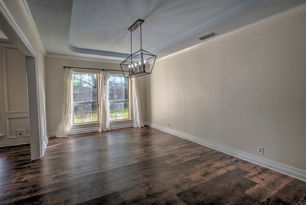4452 Dogwood Ct, Midland, Texas image 7