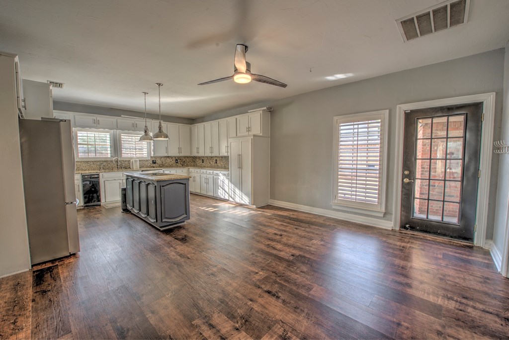 4452 Dogwood Ct, Midland, Texas image 9