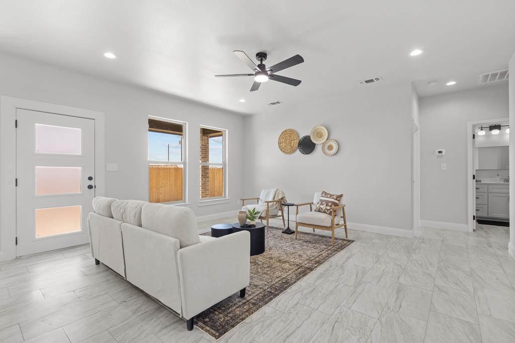 2708 Beachwood St, Midland, Texas image 2