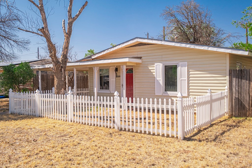 204 Spraberry Dr, Midland, Texas image 3