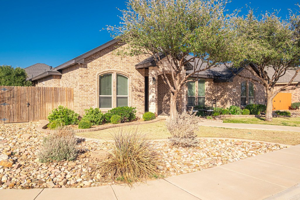 6004 Sabine Dr, Midland, Texas image 2