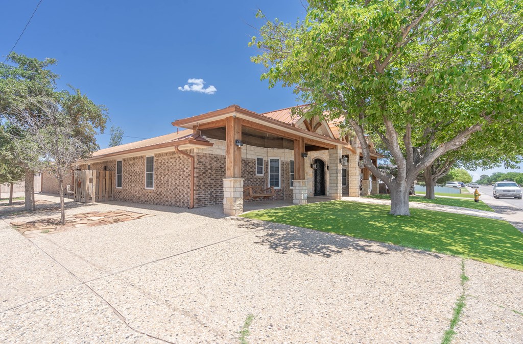 4908 Anetta Dr, Midland, Texas image 2