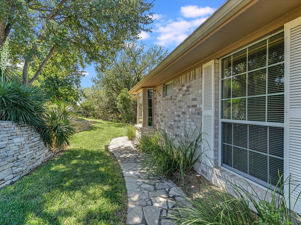 3304 Blue Lake Dr, Horseshoe Bay, Texas image 4