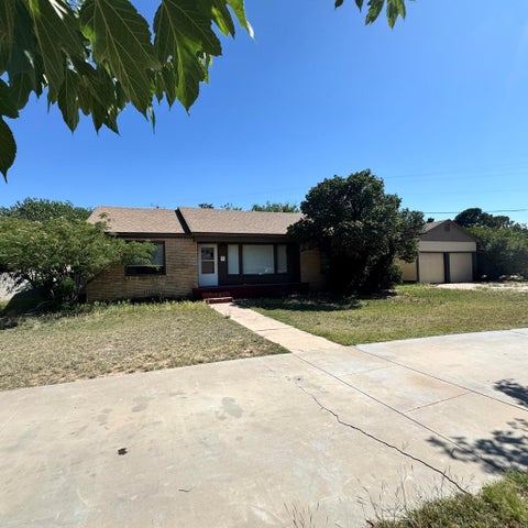 Homes For Rent - 1206 E 11th Place<br/> Big Spring, TX 79720