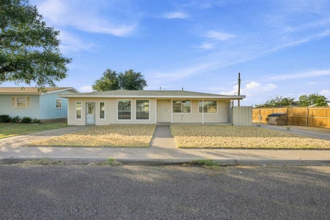 Homes For Sale - 1813 E 43rd St<br/> Odessa, TX 79762