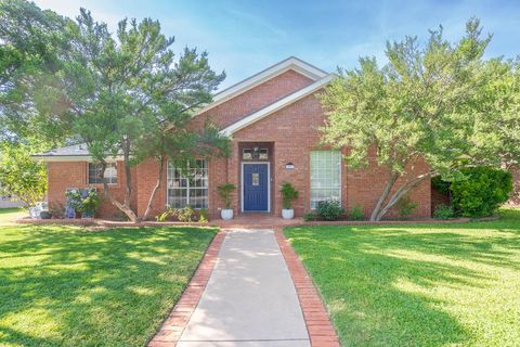 Homes For Sale - 509 Meadowpark Dr<br/> Midland, TX 79705