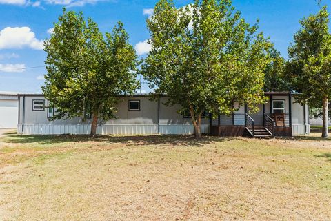 Mobile Home For Sale - 208 S Ashley St<br/> Brownfield, TX 79316