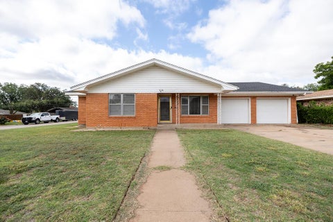 Homes For Sale - 2800 32nd St<br/> Snyder, TX 79549