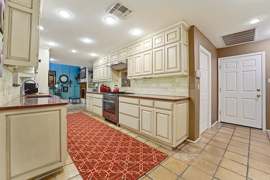 15 Chimney Hollow, Odessa, Texas image 4