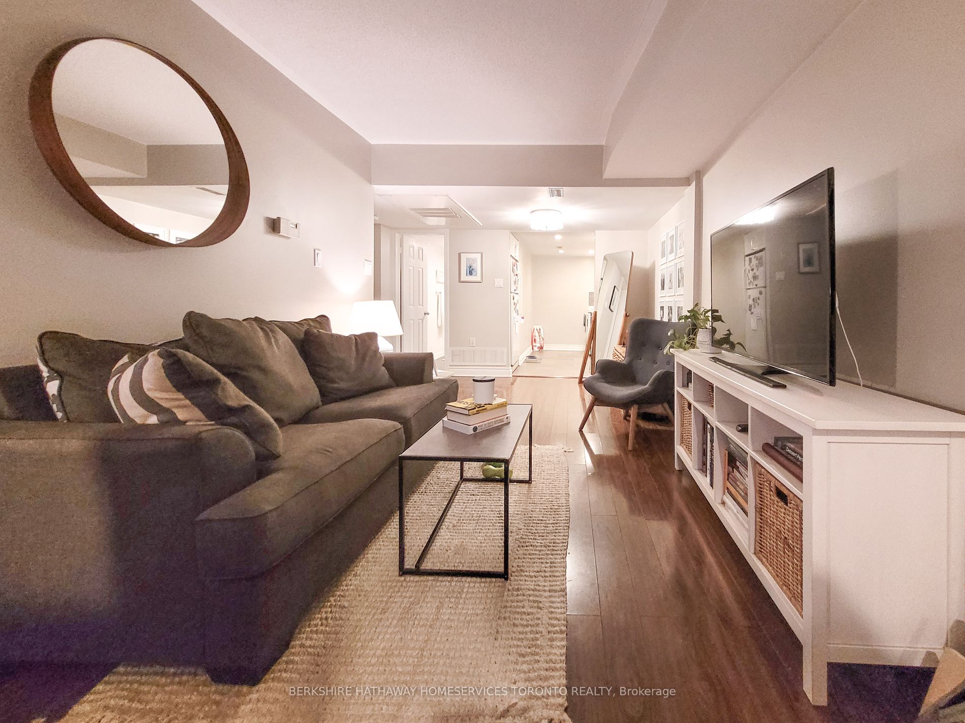 Toronto, ON M5V 3N6, Canada, 1 Bedroom Bedrooms, ,1 BathroomBathrooms,Residential,Active,37822