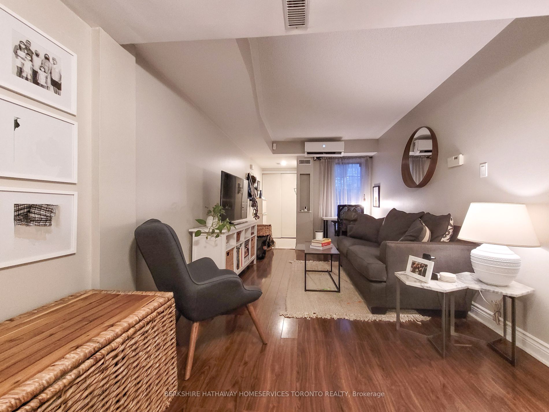 Toronto, ON M5V 3N6, Canada, 1 Bedroom Bedrooms, ,1 BathroomBathrooms,Residential,Active,37822