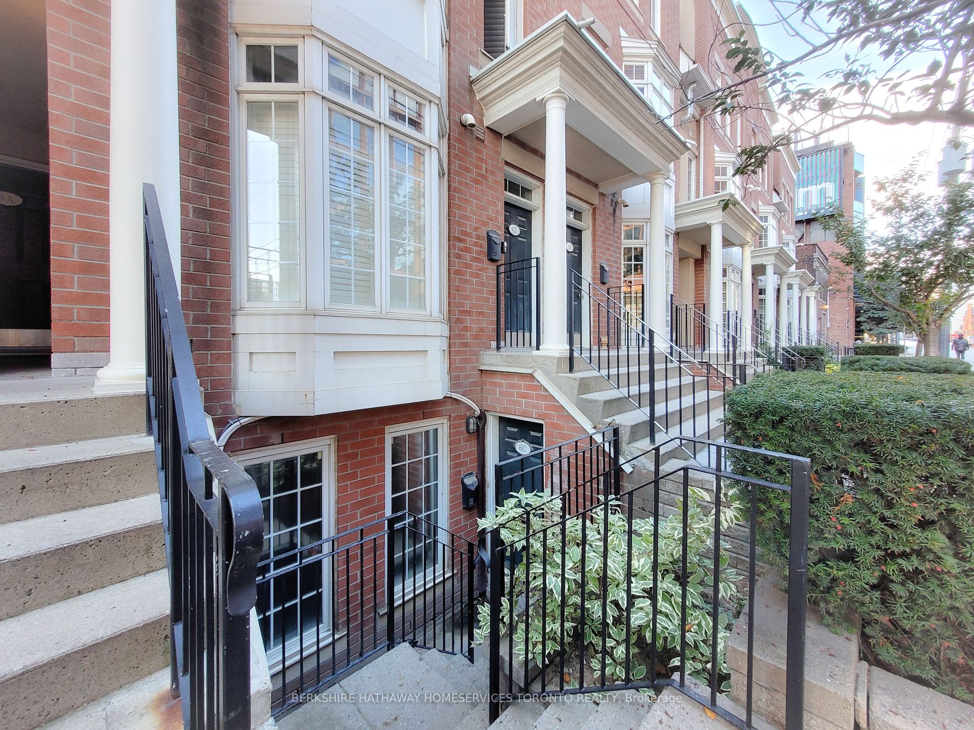 Toronto, ON M5V 3N6, Canada, 1 Bedroom Bedrooms, ,1 BathroomBathrooms,Residential,Active,37822