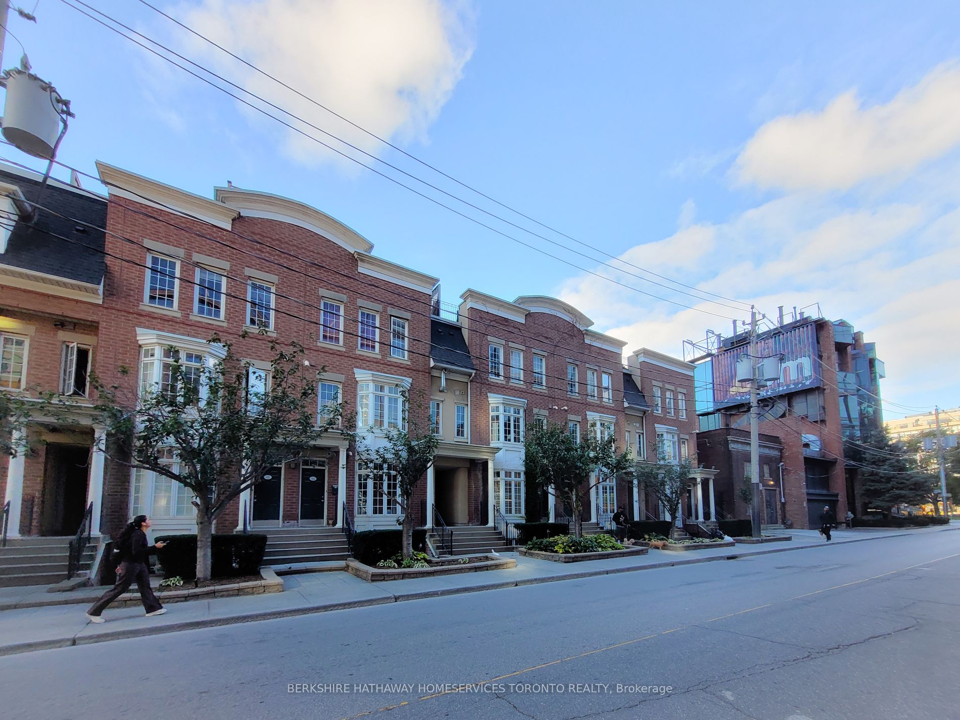 Toronto, ON M5V 3N6, Canada, 1 Bedroom Bedrooms, ,1 BathroomBathrooms,Residential,Active,37822