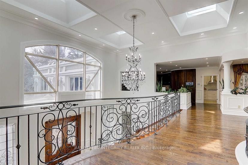 305 Woodland Acres Crescent