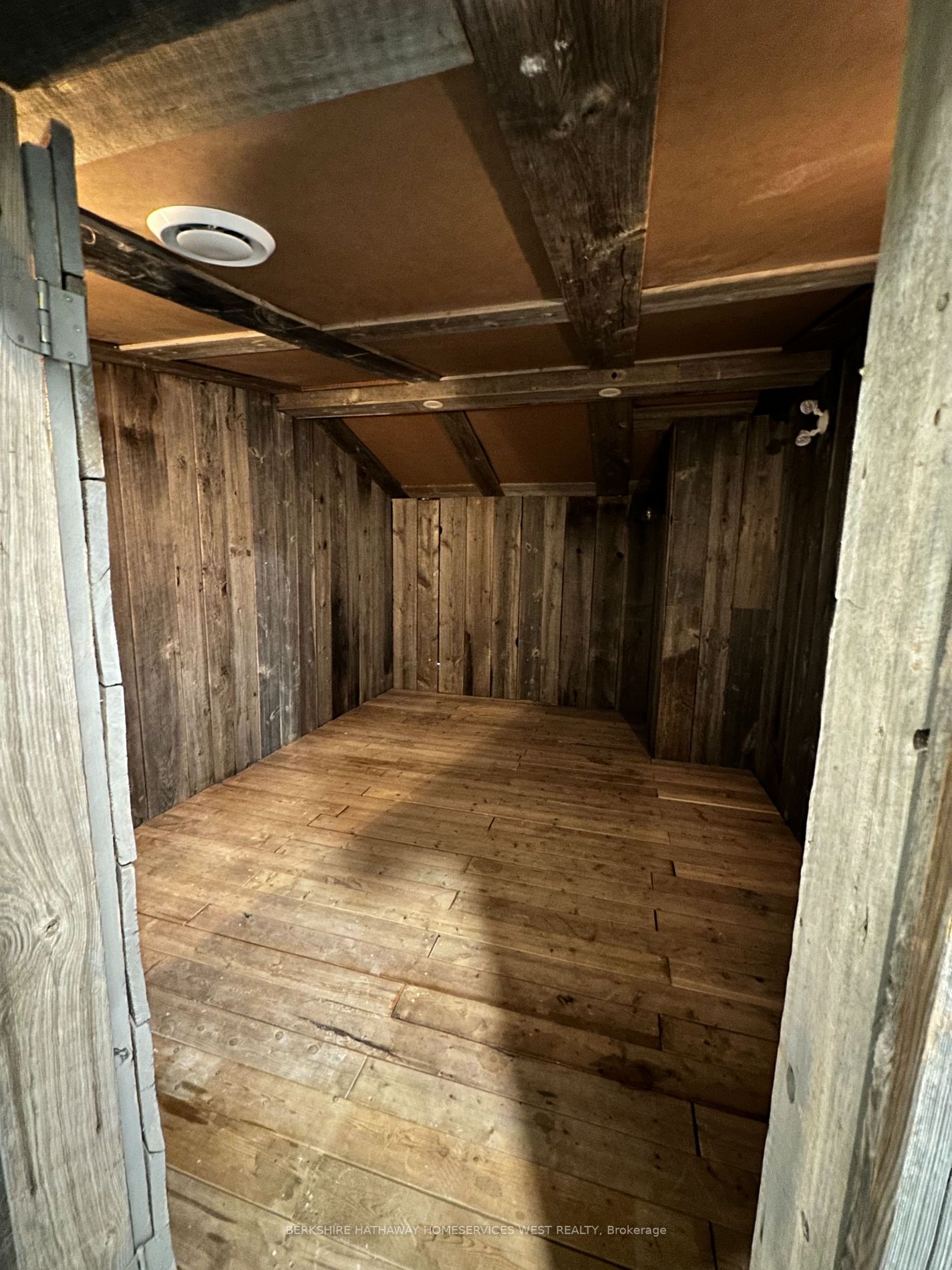 St. Catharines, ON L2R 4M5, Canada, ,2 BathroomsBathrooms,Residential,Active,70014