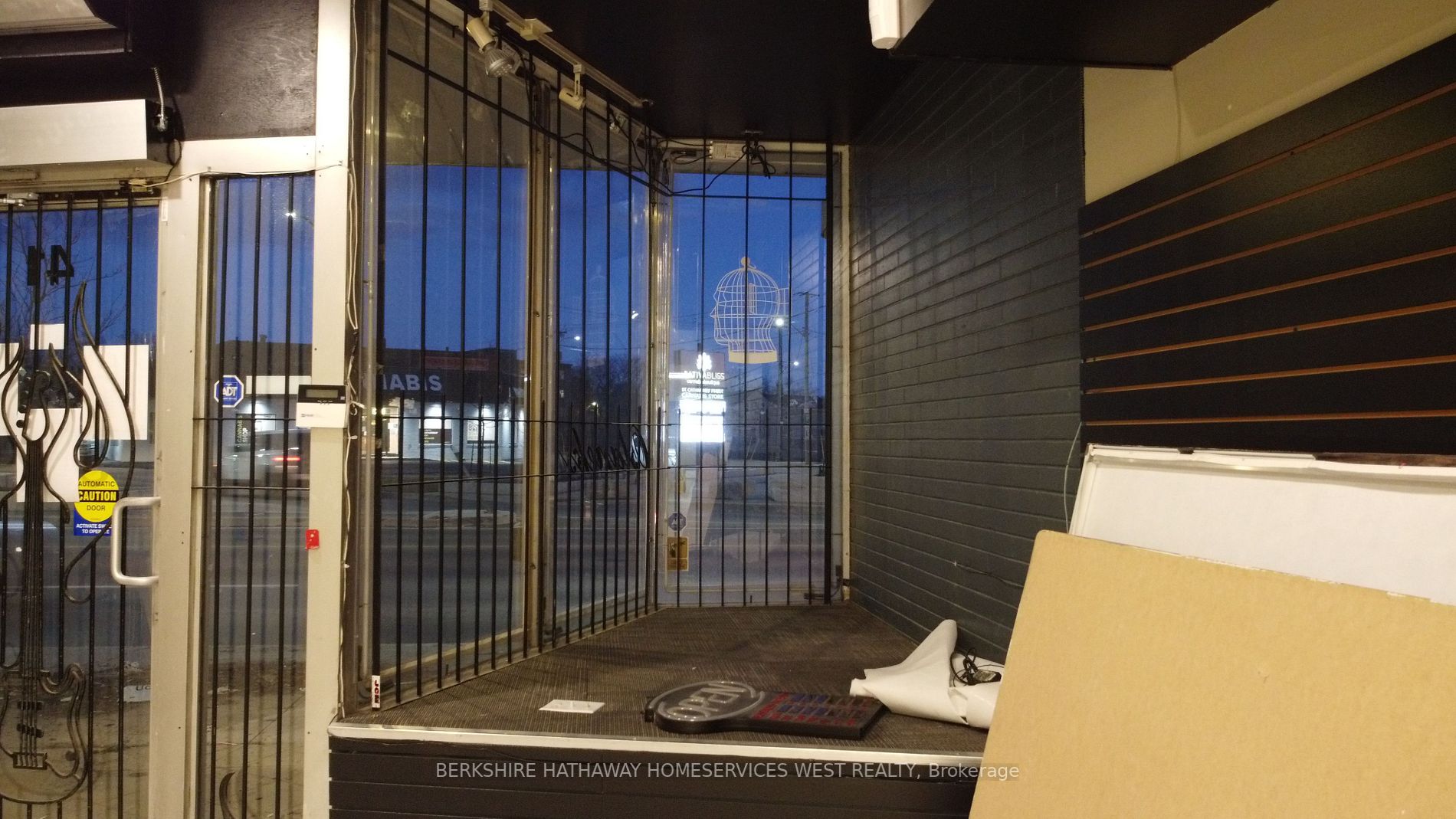 St. Catharines, ON L2R 4M5, Canada, ,2 BathroomsBathrooms,Residential,Active,70014