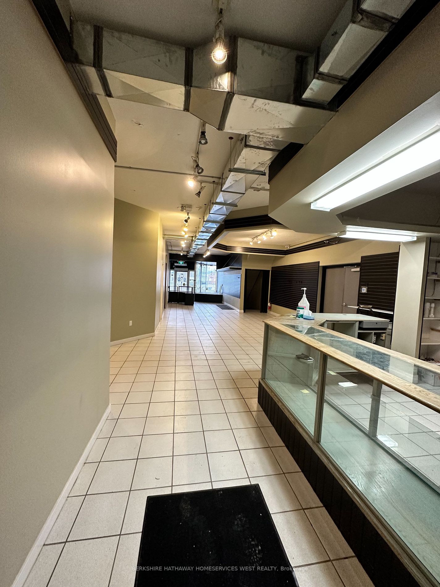 St. Catharines, ON L2R 4M5, Canada, ,2 BathroomsBathrooms,Residential,Active,70014