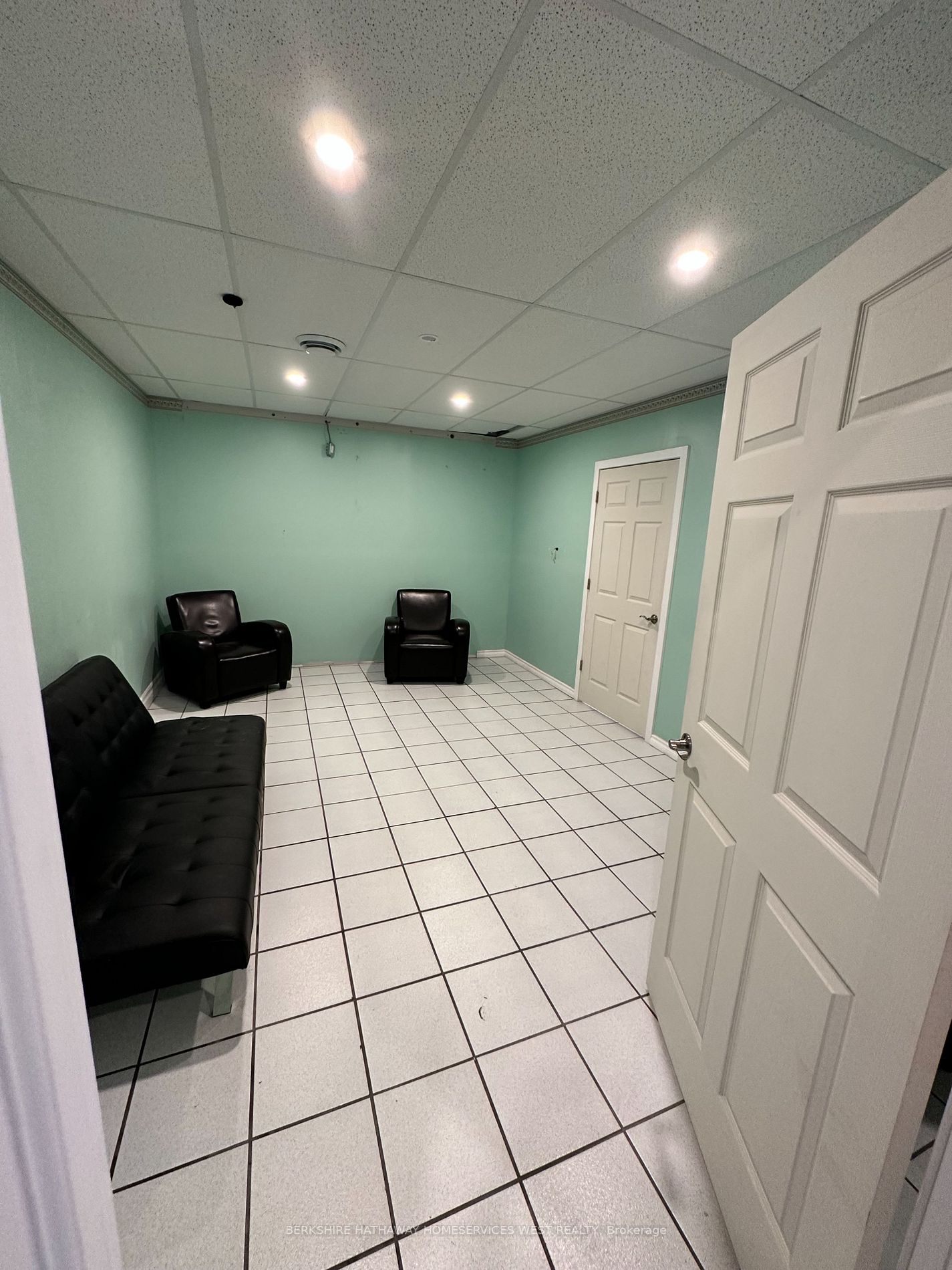 St. Catharines, ON L2R 4M5, Canada, ,2 BathroomsBathrooms,Residential,Active,70014