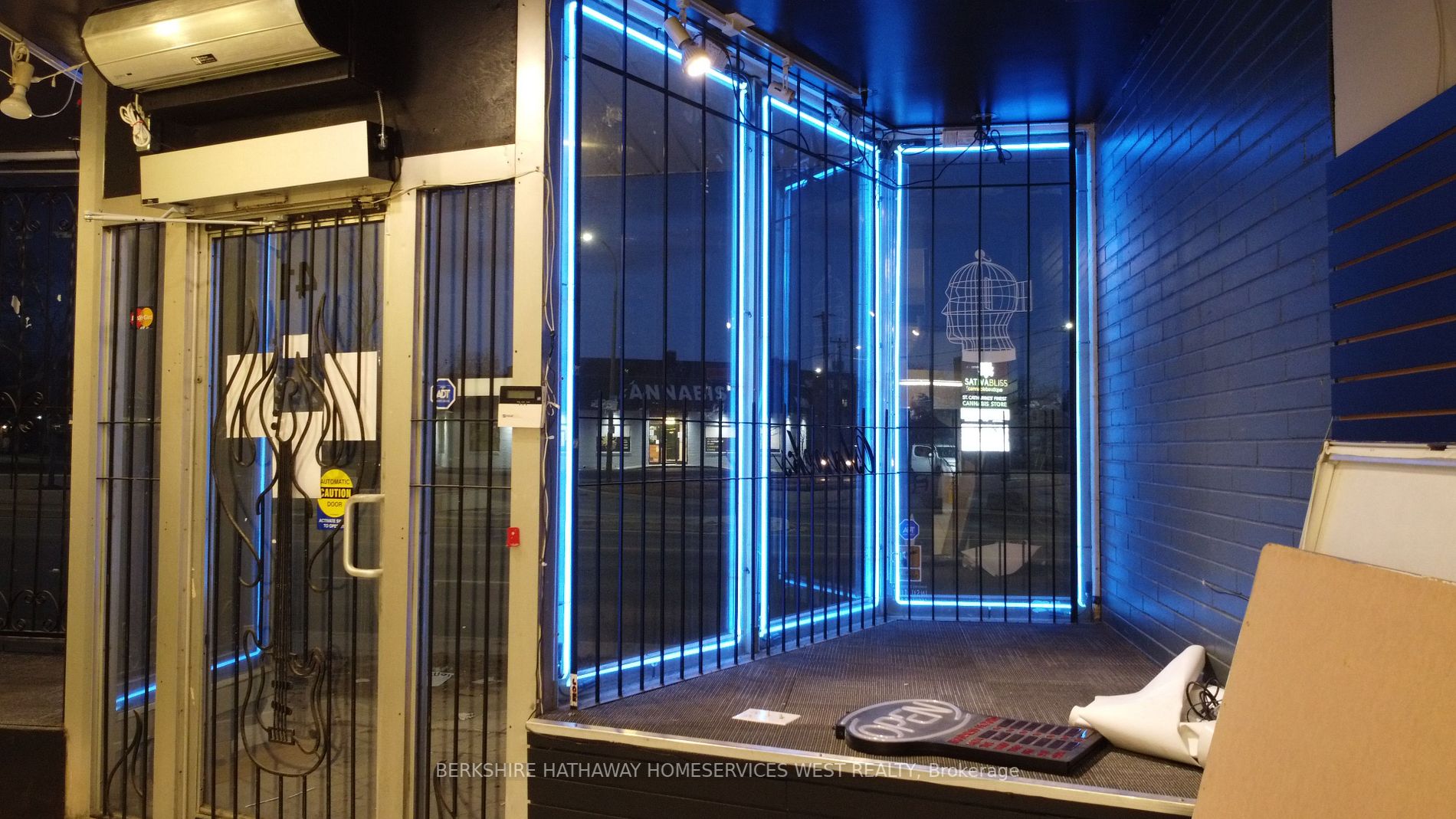 St. Catharines, ON L2R 4M5, Canada, ,2 BathroomsBathrooms,Residential,Active,70014