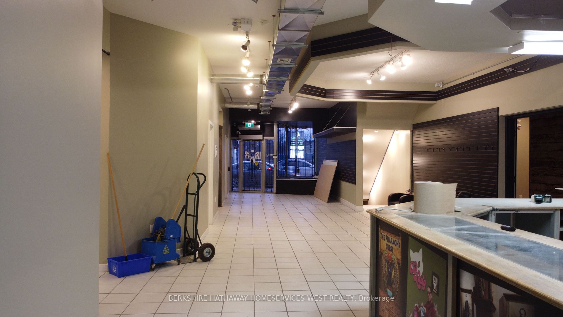 St. Catharines, ON L2R 4M5, Canada, ,2 BathroomsBathrooms,Residential,Active,70014