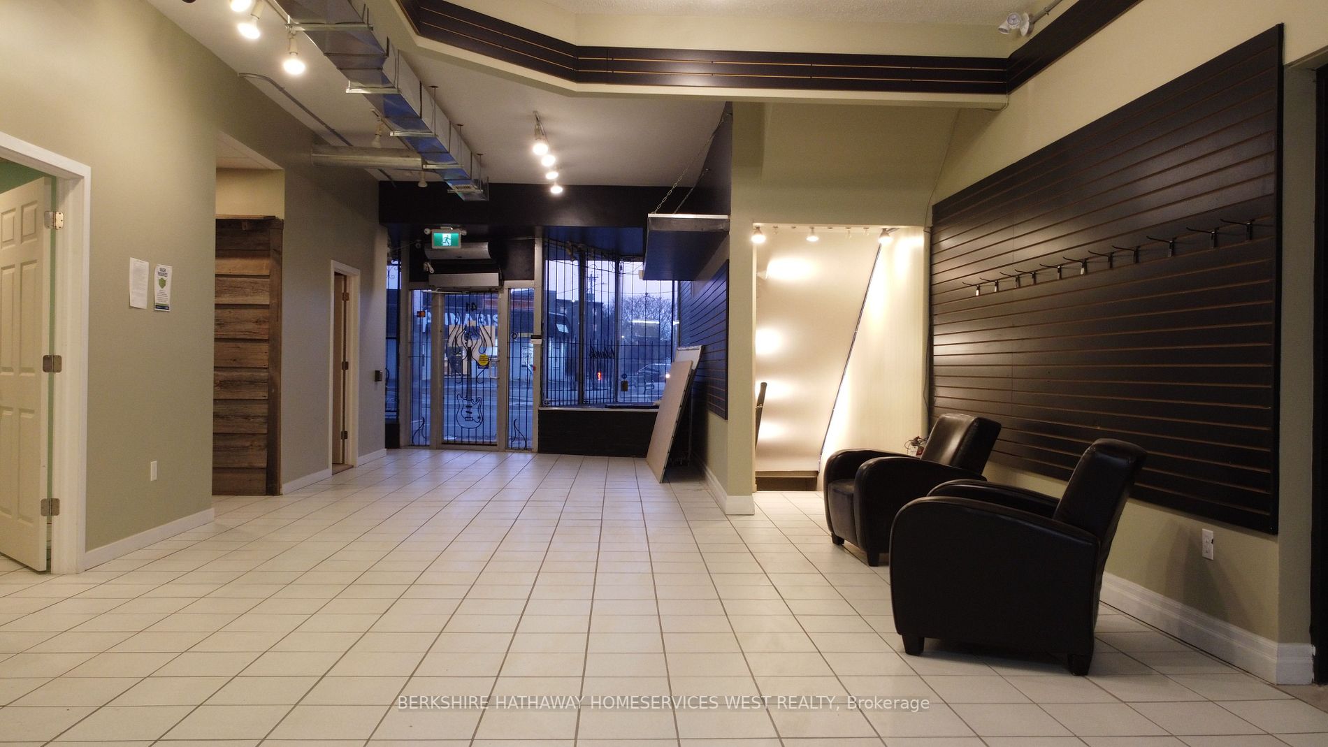 St. Catharines, ON L2R 4M5, Canada, ,2 BathroomsBathrooms,Residential,Active,70014