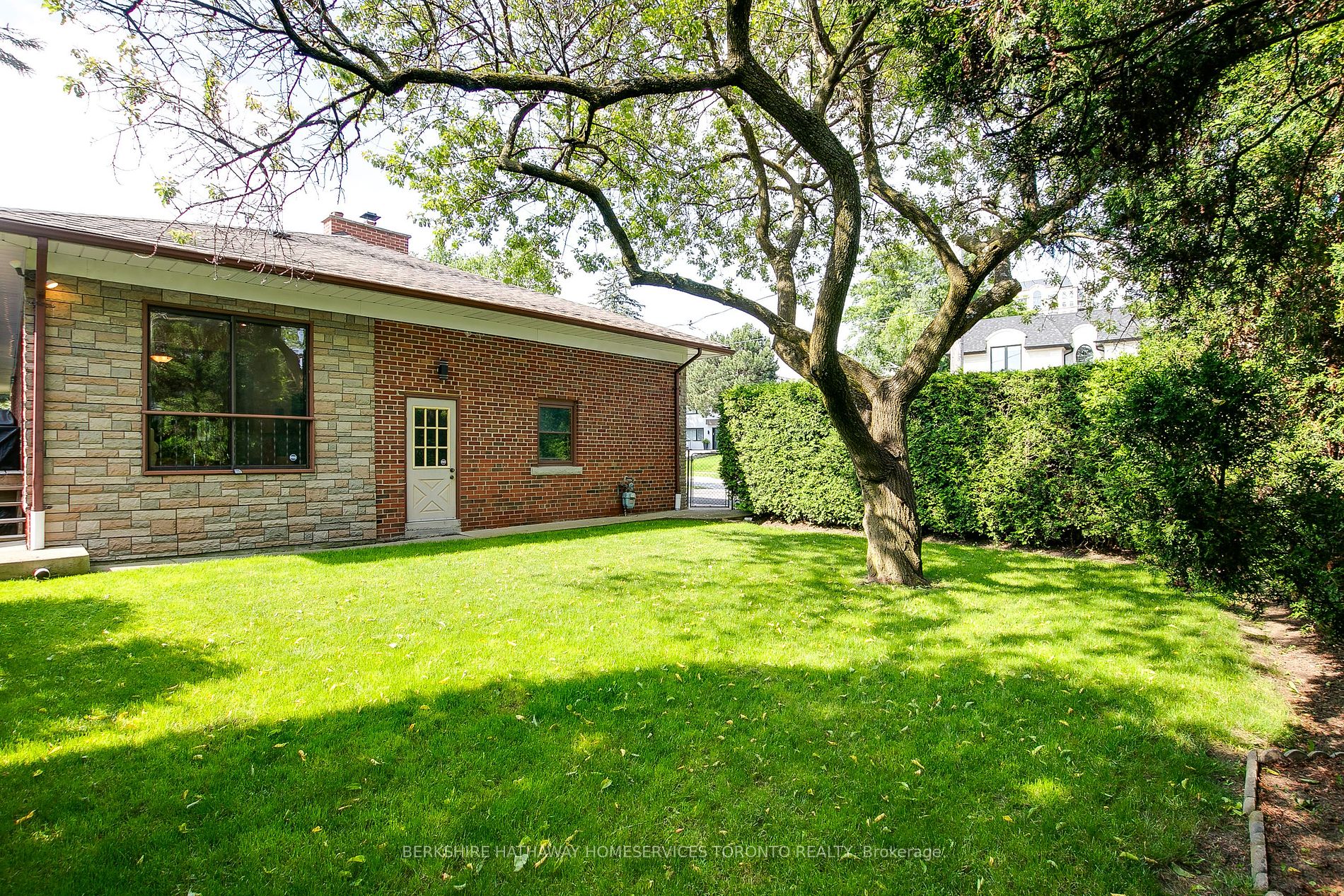 Toronto, ON M2K 1K8, Canada, 5 Bedrooms Bedrooms, ,3 BathroomsBathrooms,Residential,Active,45615