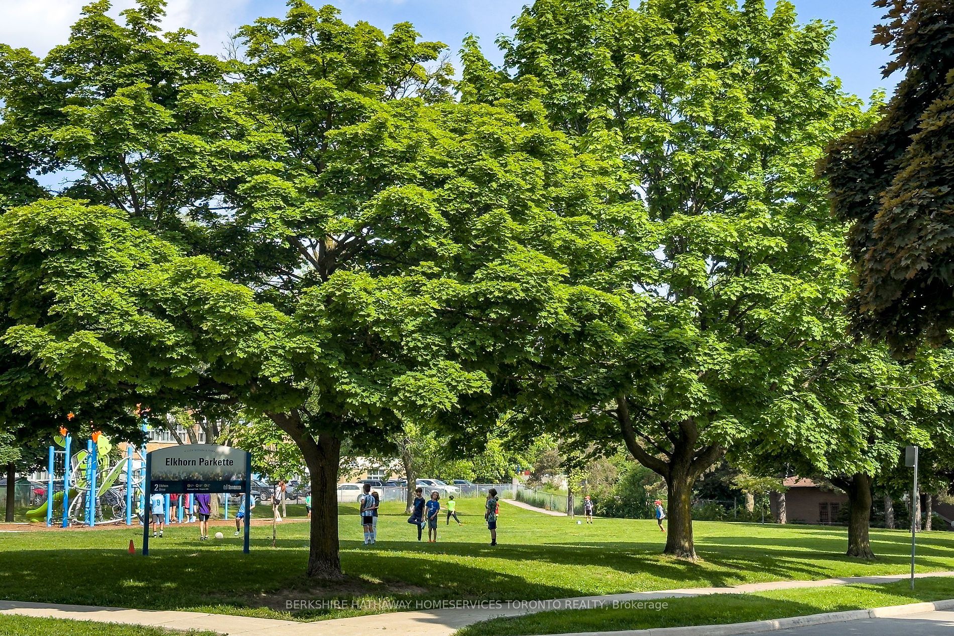 Toronto, ON M2K 1K8, Canada, 5 Bedrooms Bedrooms, ,3 BathroomsBathrooms,Residential,Active,45615