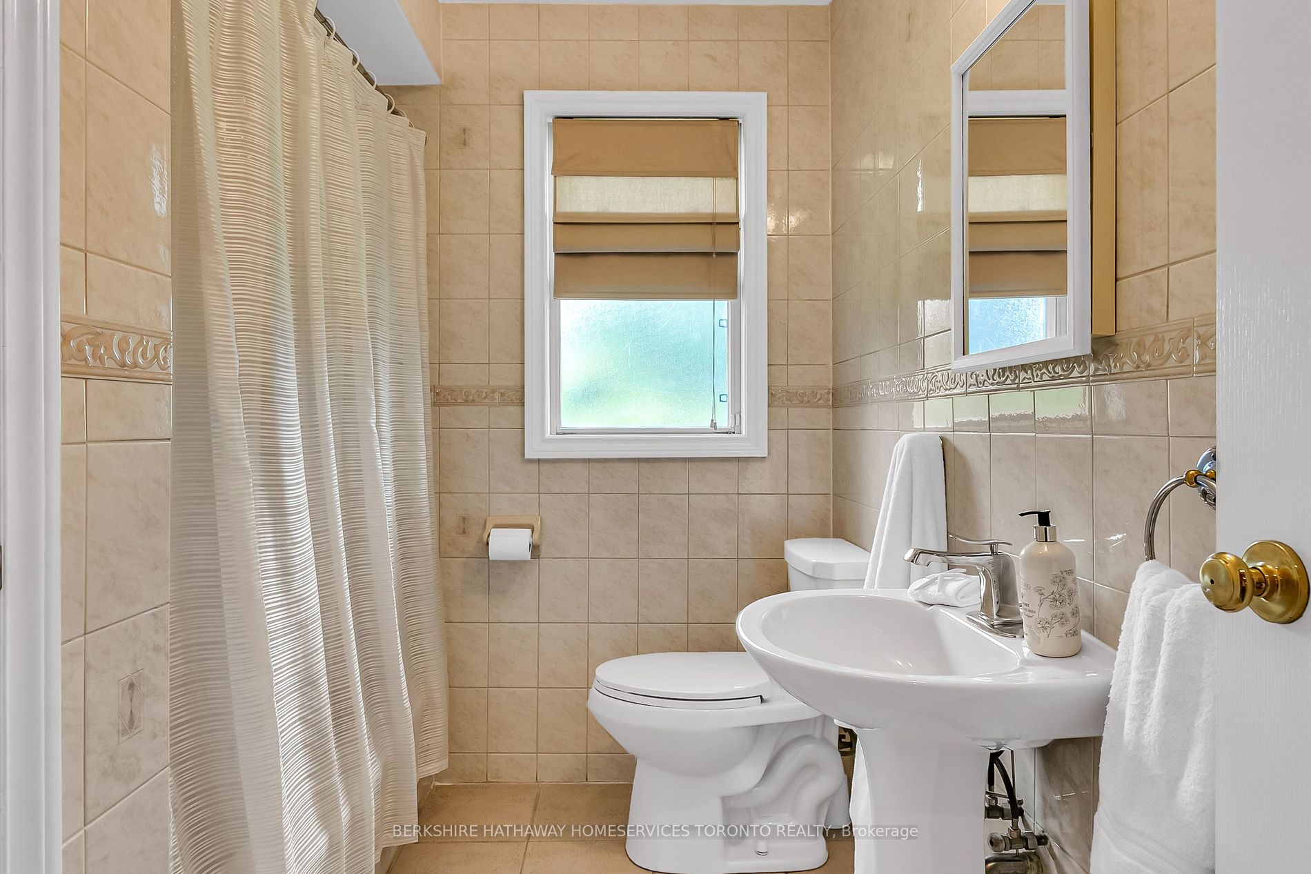 Toronto, ON M2K 1K8, Canada, 5 Bedrooms Bedrooms, ,3 BathroomsBathrooms,Residential,Active,45615