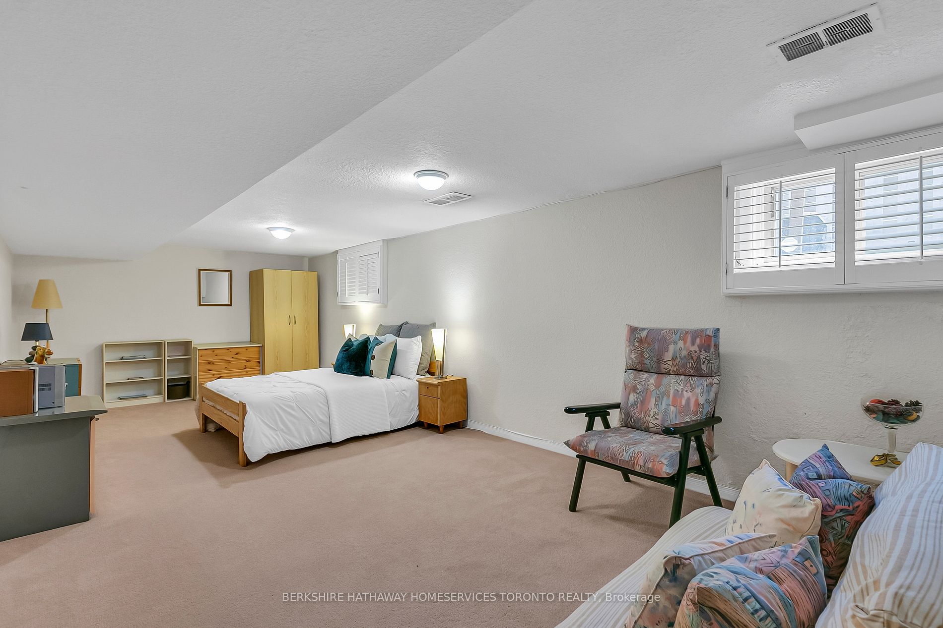 Toronto, ON M2K 1K8, Canada, 5 Bedrooms Bedrooms, ,3 BathroomsBathrooms,Residential,Active,45615