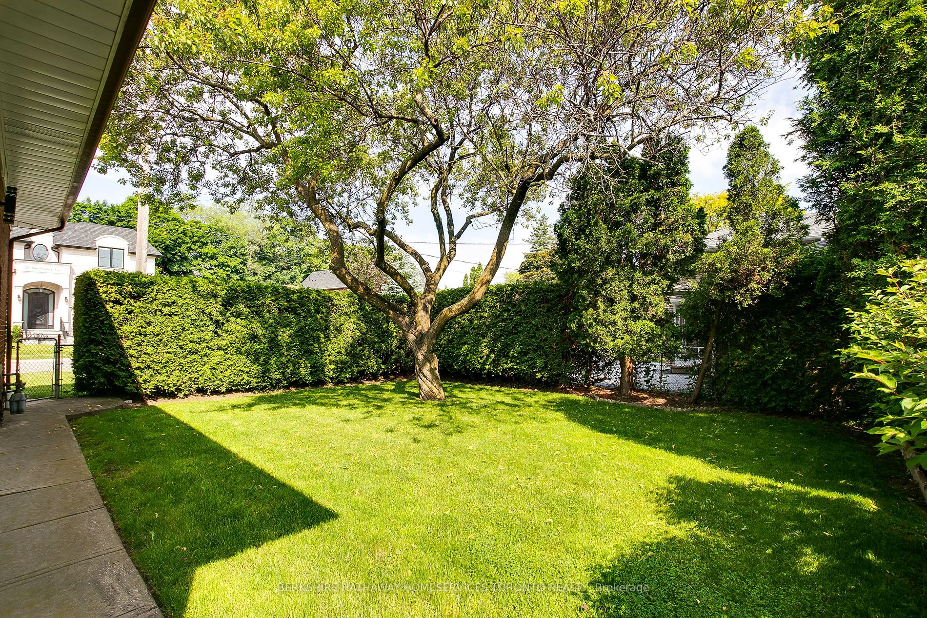 Toronto, ON M2K 1K8, Canada, 5 Bedrooms Bedrooms, ,3 BathroomsBathrooms,Residential,Active,45615