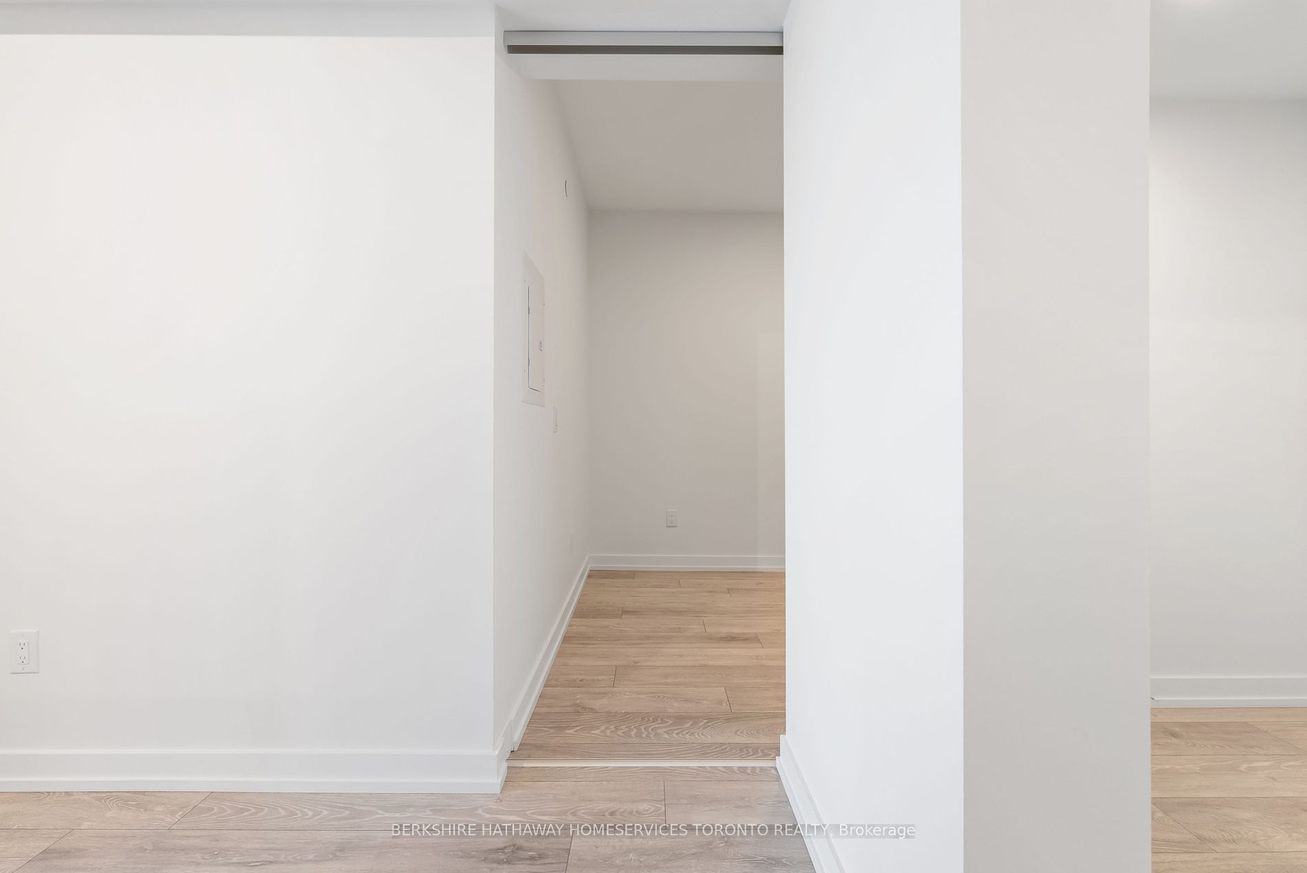 Toronto, ON M3K 0E4, Canada, 2 Bedrooms Bedrooms, ,2 BathroomsBathrooms,Residential,Active,37950