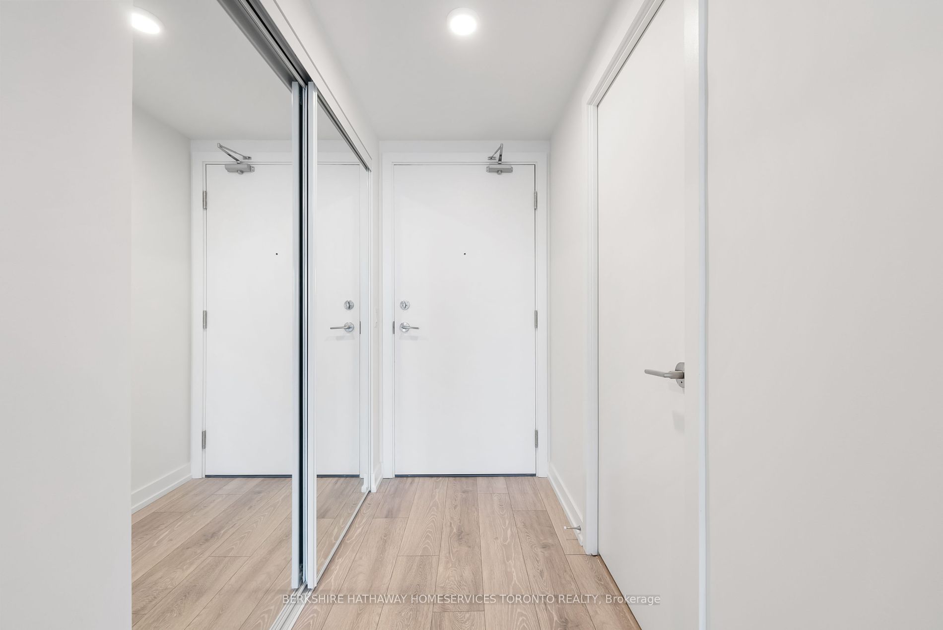 Toronto, ON M3K 0E4, Canada, 2 Bedrooms Bedrooms, ,2 BathroomsBathrooms,Residential,Active,37950