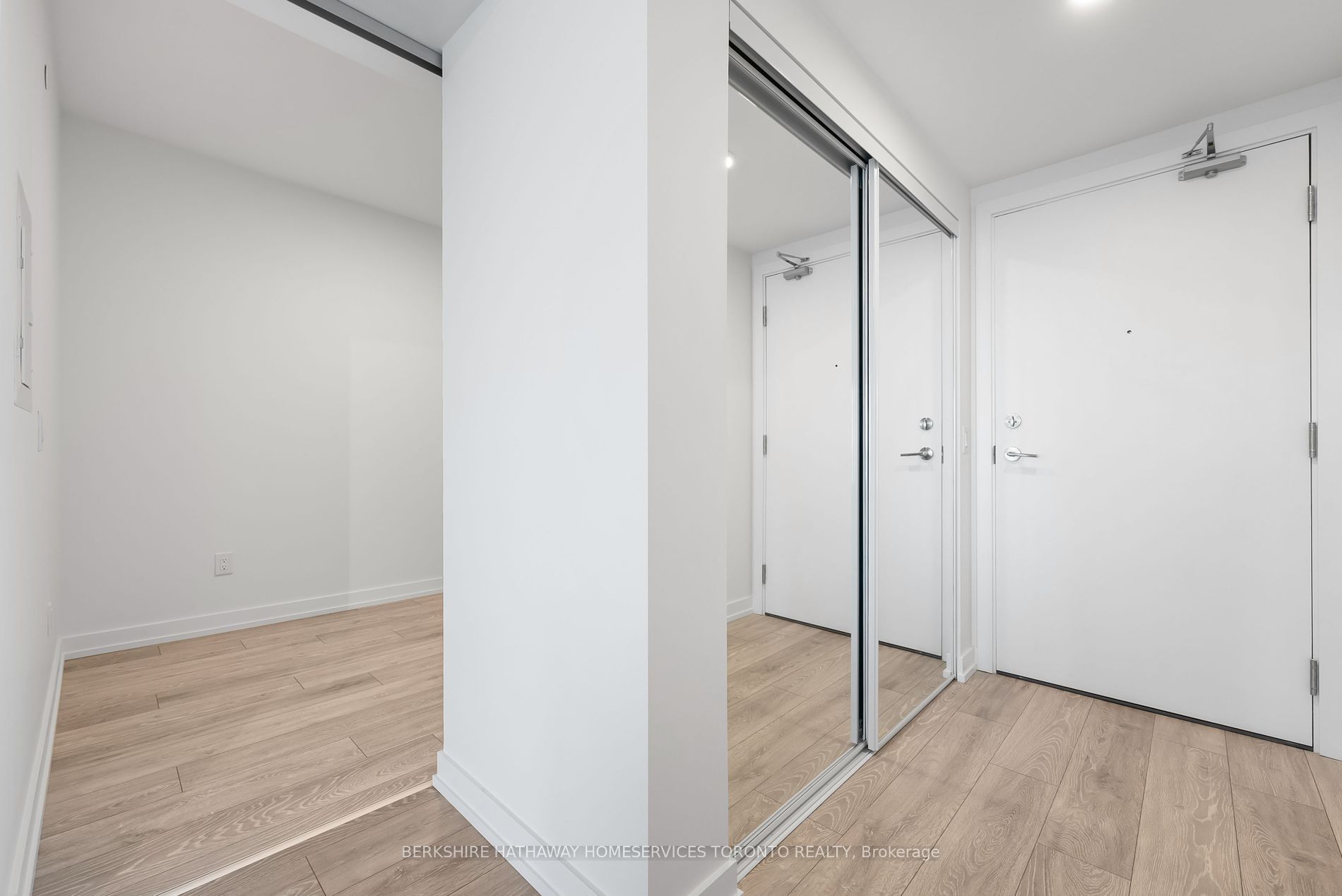 Toronto, ON M3K 0E4, Canada, 2 Bedrooms Bedrooms, ,2 BathroomsBathrooms,Residential,Active,37950